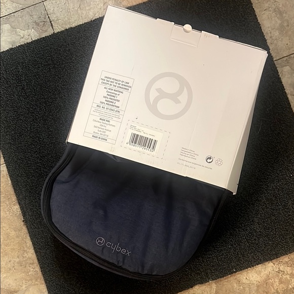 Cybex Cocoon S in Black - Picture 2 of 2